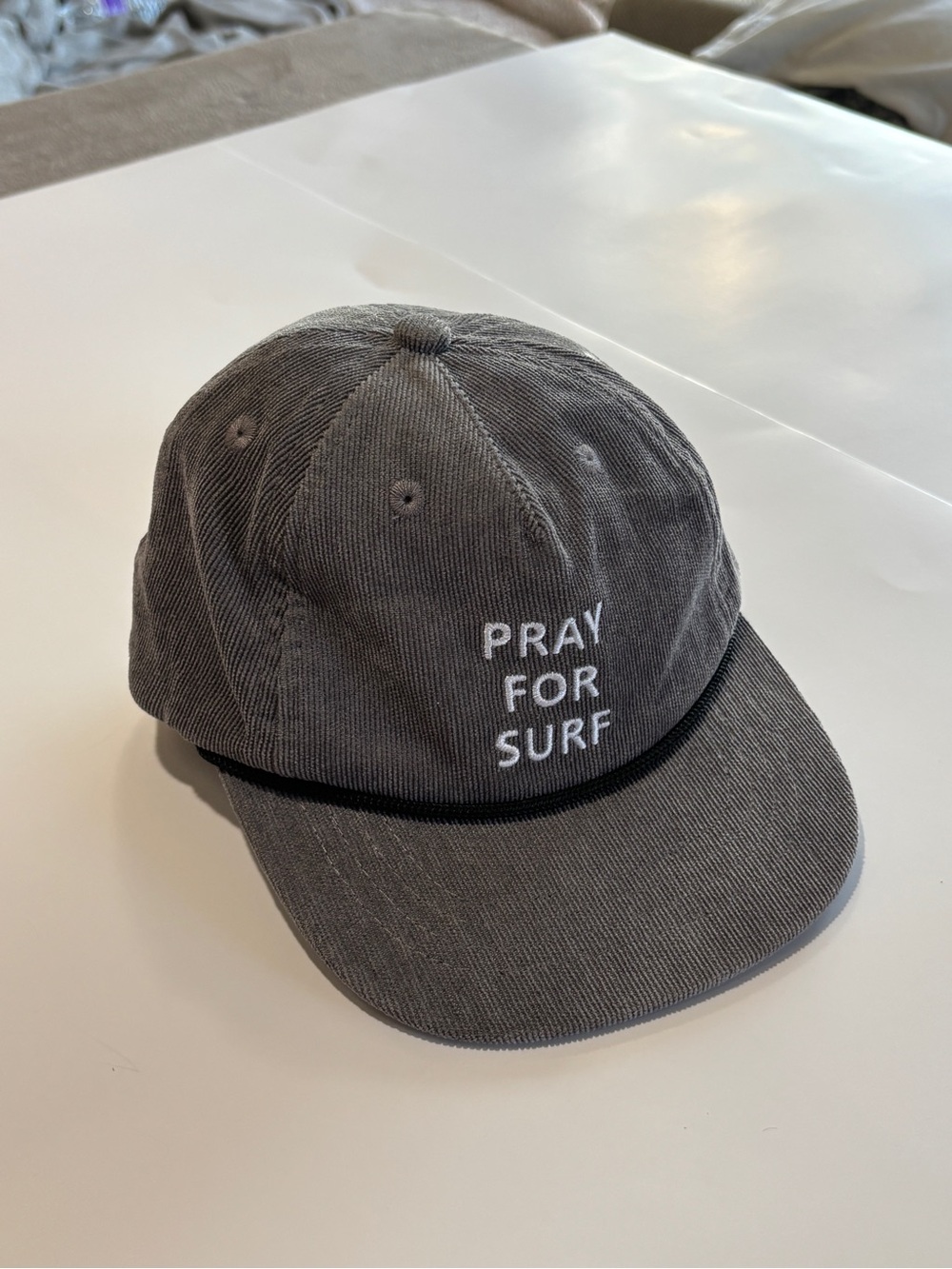 Cash & Co hat